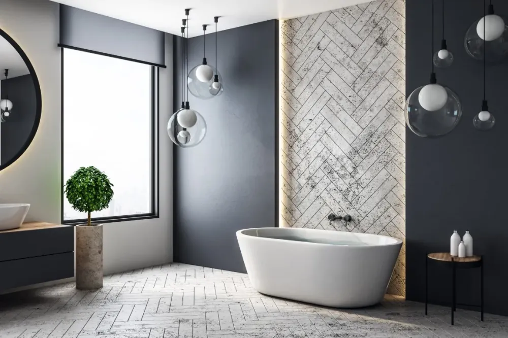 baignoire contre un mur de faïencewebp